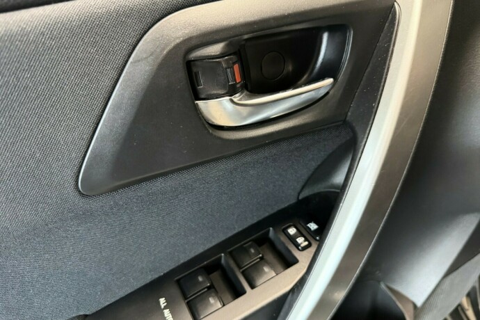 toyota-auris-elektrisitetbensin-2015-big-24