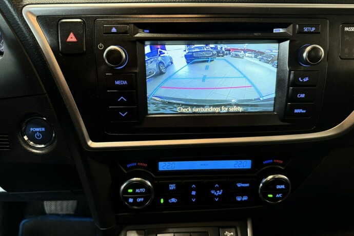 toyota-auris-elektrisitetbensin-2015-big-18