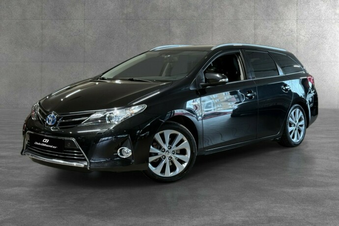 toyota-auris-elektrisitetbensin-2015-big-1