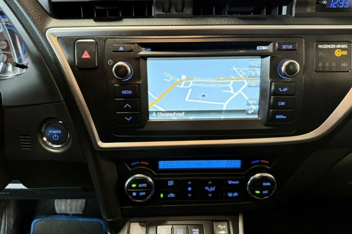 toyota-auris-elektrisitetbensin-2015-big-17