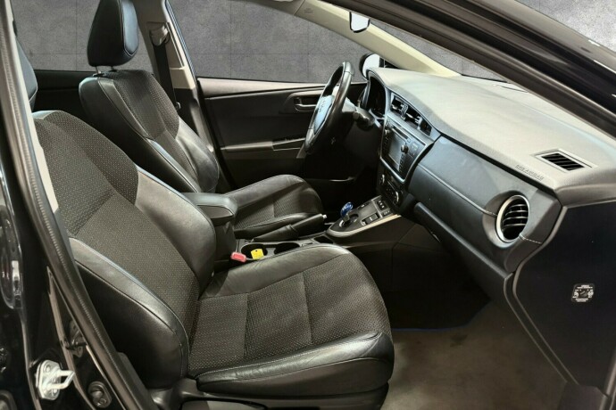 toyota-auris-elektrisitetbensin-2015-big-19