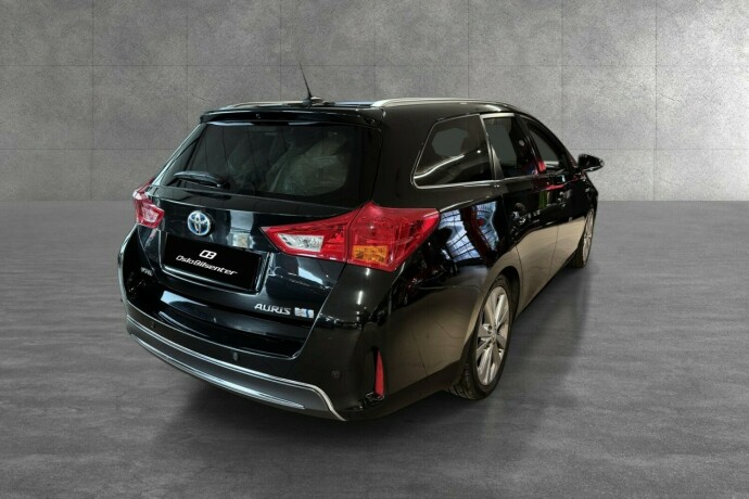 toyota-auris-elektrisitetbensin-2015-big-3