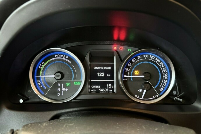 toyota-auris-elektrisitetbensin-2015-big-23