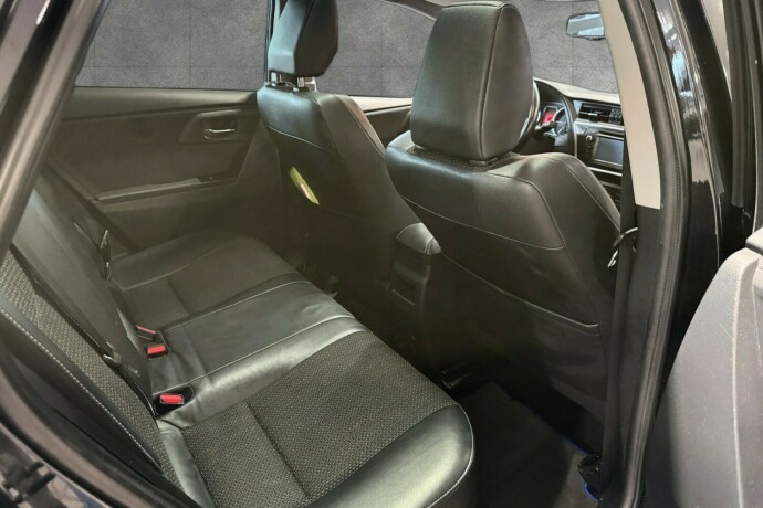 toyota-auris-elektrisitetbensin-2015-big-14