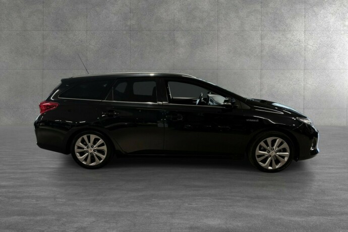 toyota-auris-elektrisitetbensin-2015-big-7