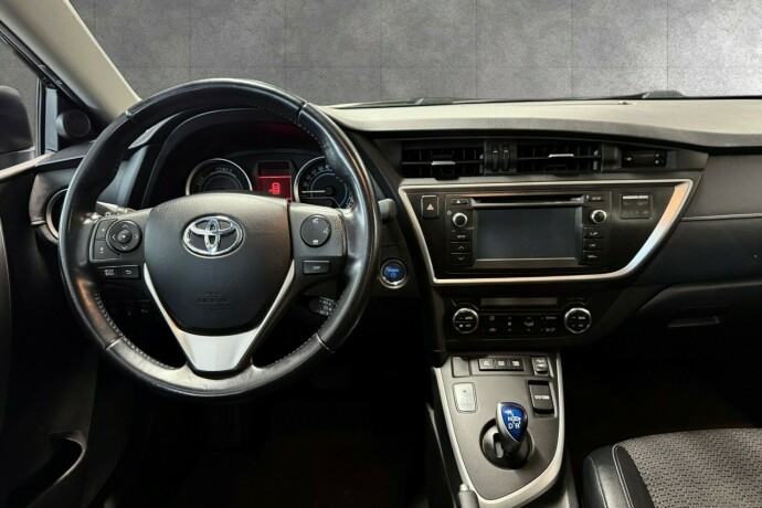 toyota-auris-elektrisitetbensin-2015-big-13