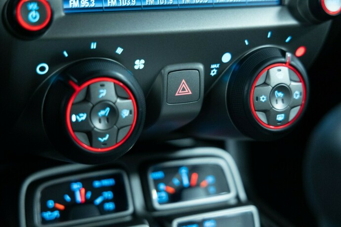 chevrolet-camaro-bensin-2015-big-22