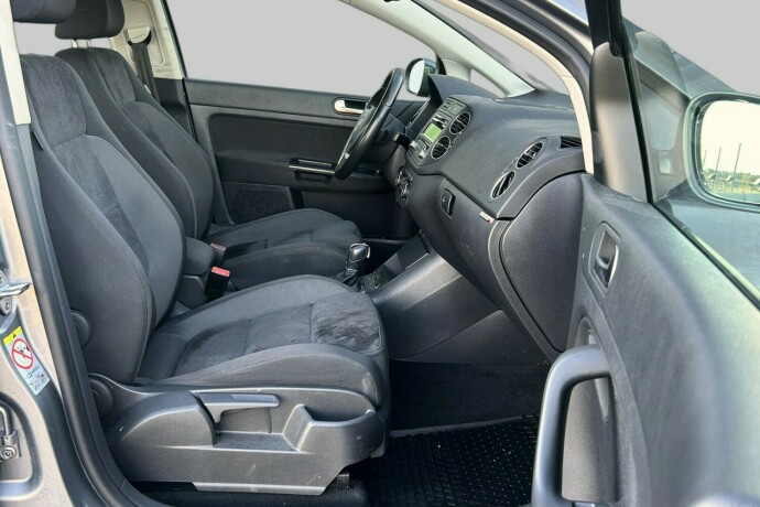 volkswagen-golf-plus-diesel-2012-big-9