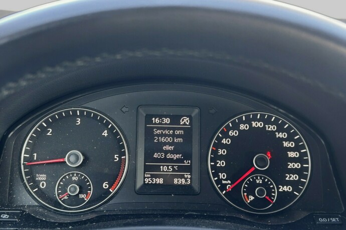 volkswagen-golf-plus-diesel-2012-big-13