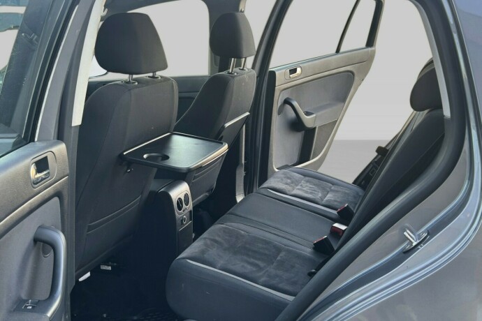 volkswagen-golf-plus-diesel-2012-big-19