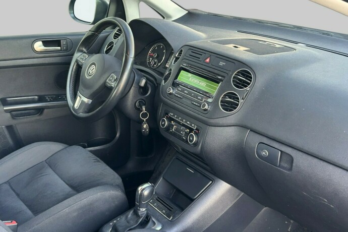 volkswagen-golf-plus-diesel-2012-big-10