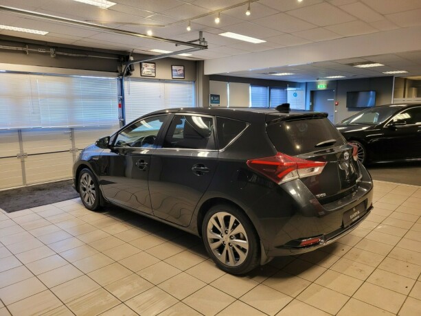 toyota-auris-elektrisitetbensin-2016-big-6