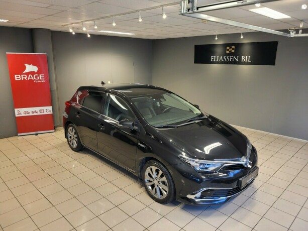 toyota-auris-elektrisitetbensin-2016-big-1