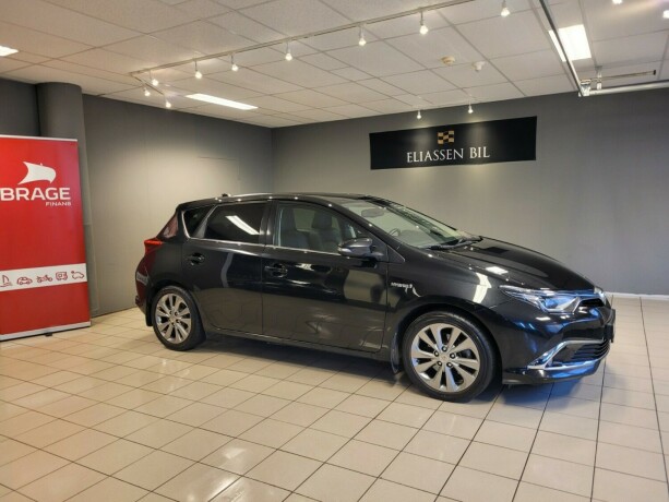 toyota-auris-elektrisitetbensin-2016-big-2