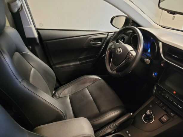 toyota-auris-elektrisitetbensin-2016-big-13