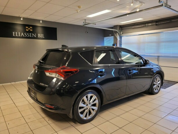 toyota-auris-elektrisitetbensin-2016-big-4