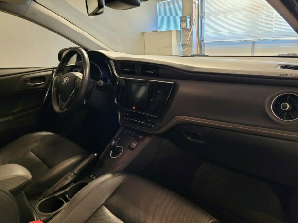 toyota-auris-elektrisitetbensin-2016-big-12