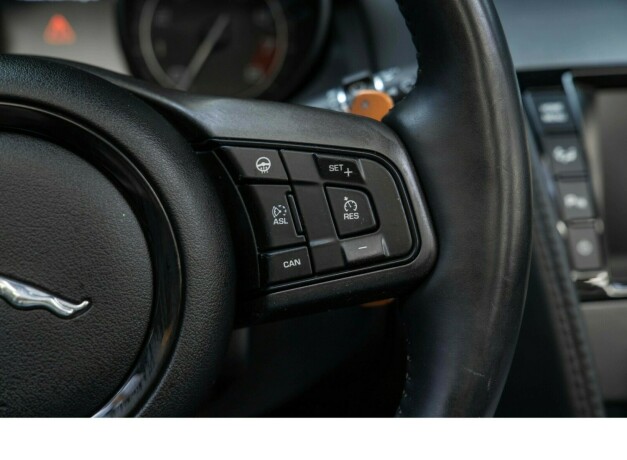 jaguar-f-type-bensin-2015-big-18