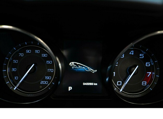 jaguar-f-type-bensin-2015-big-19