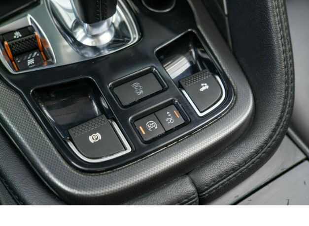 jaguar-f-type-bensin-2015-big-24