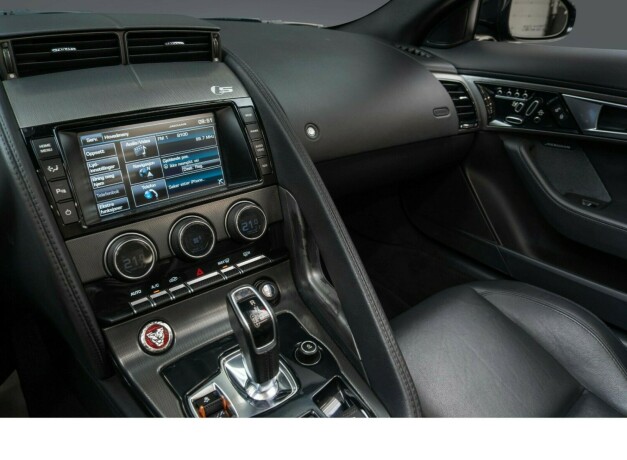 jaguar-f-type-bensin-2015-big-20