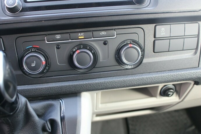 volkswagen-transporter-diesel-2019-big-16