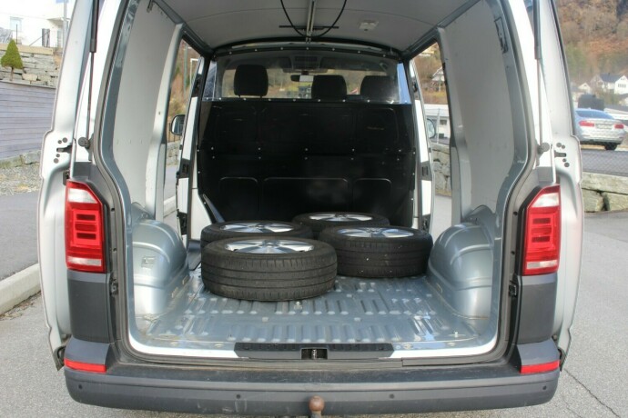 volkswagen-transporter-diesel-2019-big-5