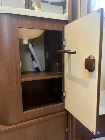 roller-team-t-line-xl-s-queensbed-senkeseng-webasto-stort-kj248leskap-registerkjede-lav-km-diesel-2013-big-59