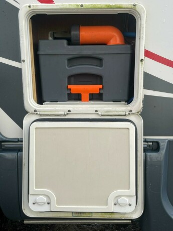 roller-team-t-line-xl-s-queensbed-senkeseng-webasto-stort-kj248leskap-registerkjede-lav-km-diesel-2013-big-8