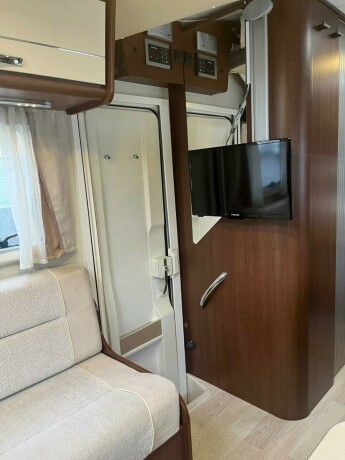 roller-team-t-line-xl-s-queensbed-senkeseng-webasto-stort-kj248leskap-registerkjede-lav-km-diesel-2013-big-35