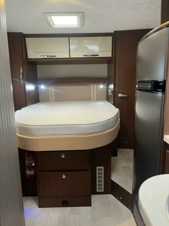 roller-team-t-line-xl-s-queensbed-senkeseng-webasto-stort-kj248leskap-registerkjede-lav-km-diesel-2013-big-60