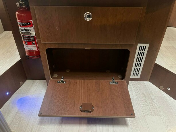 roller-team-t-line-xl-s-queensbed-senkeseng-webasto-stort-kj248leskap-registerkjede-lav-km-diesel-2013-big-62