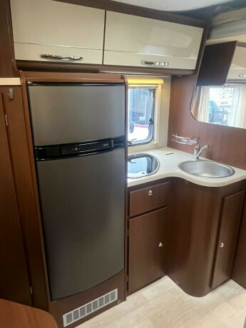 roller-team-t-line-xl-s-queensbed-senkeseng-webasto-stort-kj248leskap-registerkjede-lav-km-diesel-2013-big-38