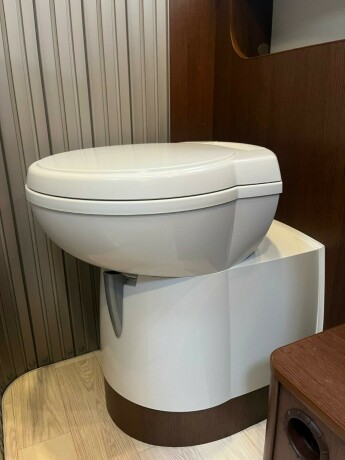 roller-team-t-line-xl-s-queensbed-senkeseng-webasto-stort-kj248leskap-registerkjede-lav-km-diesel-2013-big-54