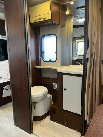 roller-team-t-line-xl-s-queensbed-senkeseng-webasto-stort-kj248leskap-registerkjede-lav-km-diesel-2013-big-52