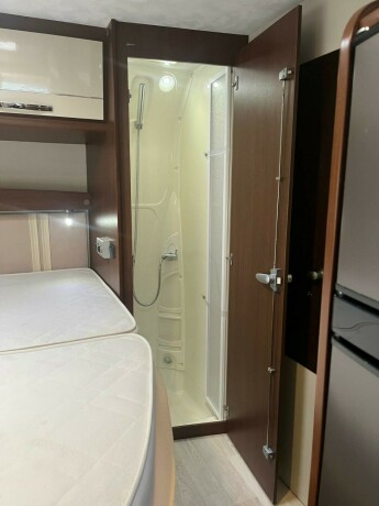 roller-team-t-line-xl-s-queensbed-senkeseng-webasto-stort-kj248leskap-registerkjede-lav-km-diesel-2013-big-70