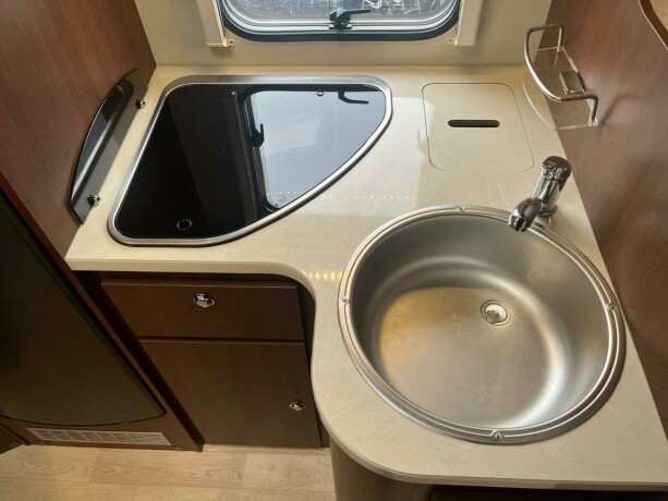 roller-team-t-line-xl-s-queensbed-senkeseng-webasto-stort-kj248leskap-registerkjede-lav-km-diesel-2013-big-45