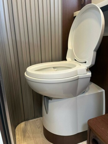 roller-team-t-line-xl-s-queensbed-senkeseng-webasto-stort-kj248leskap-registerkjede-lav-km-diesel-2013-big-56