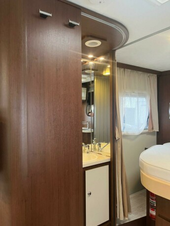 roller-team-t-line-xl-s-queensbed-senkeseng-webasto-stort-kj248leskap-registerkjede-lav-km-diesel-2013-big-51