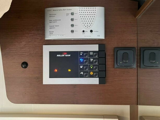 roller-team-t-line-xl-s-queensbed-senkeseng-webasto-stort-kj248leskap-registerkjede-lav-km-diesel-2013-big-36