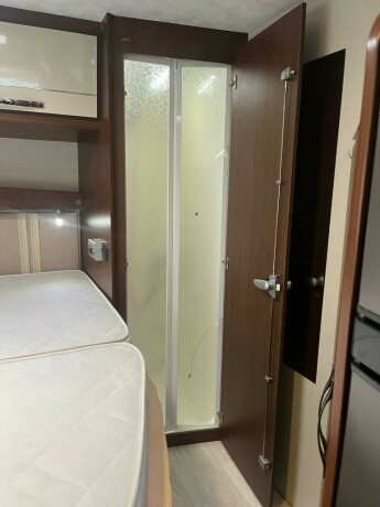 roller-team-t-line-xl-s-queensbed-senkeseng-webasto-stort-kj248leskap-registerkjede-lav-km-diesel-2013-big-71