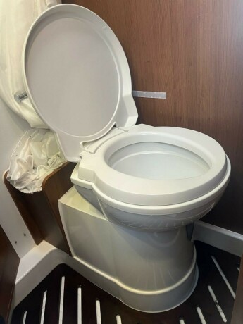 chausson-twist-02-s-dobbelseng-bak-seng-i-sittegruppe-webasto-dusj-gasstest-diesel-2014-big-58