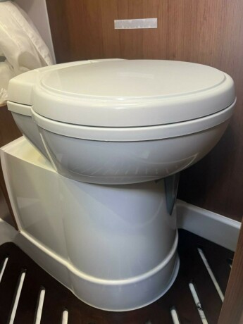 chausson-twist-02-s-dobbelseng-bak-seng-i-sittegruppe-webasto-dusj-gasstest-diesel-2014-big-57