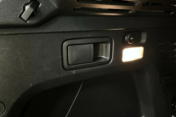 peugeot-3008-bensin-2019-big-13