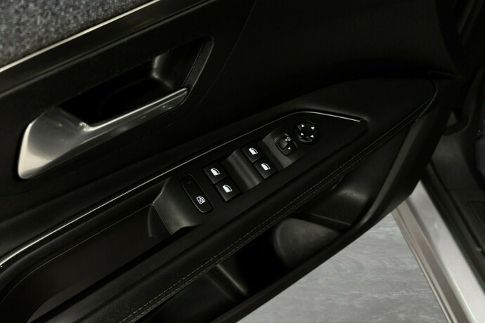 peugeot-3008-bensin-2019-big-14