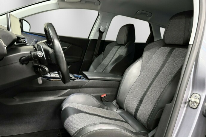 peugeot-3008-bensin-2019-big-15