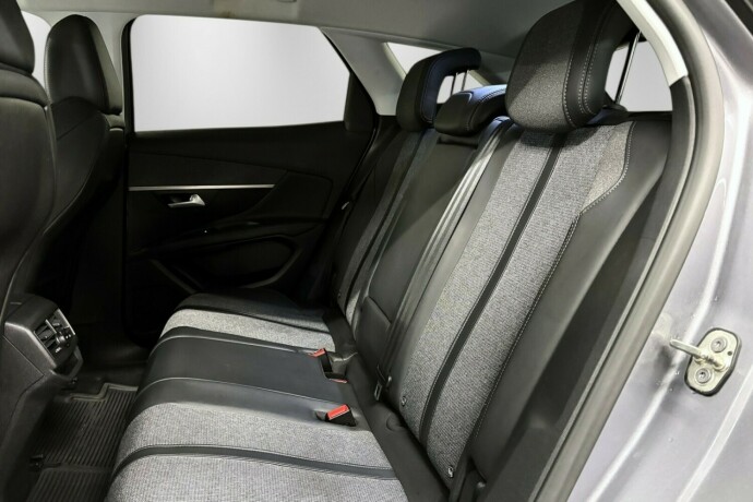 peugeot-3008-bensin-2019-big-31