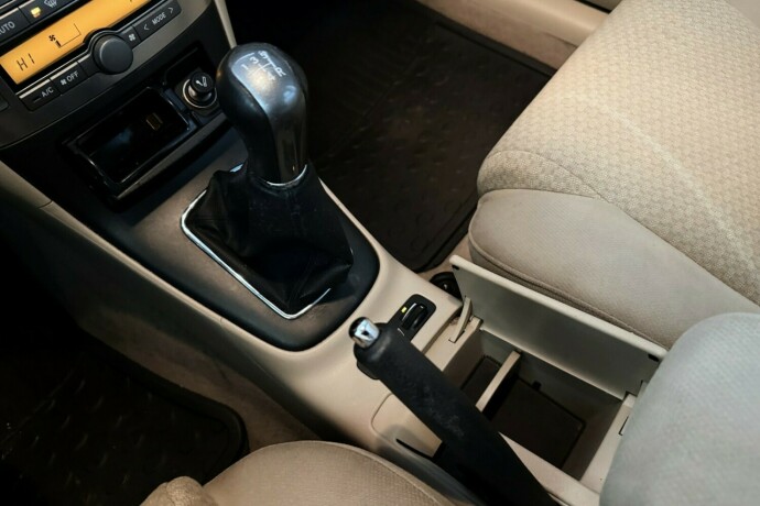 toyota-avensis-diesel-2006-big-22