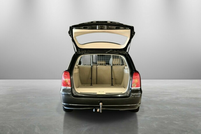 toyota-avensis-diesel-2006-big-10