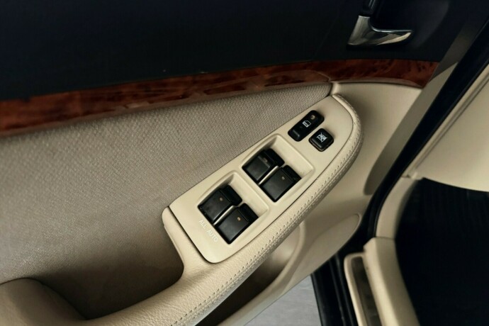 toyota-avensis-diesel-2006-big-13